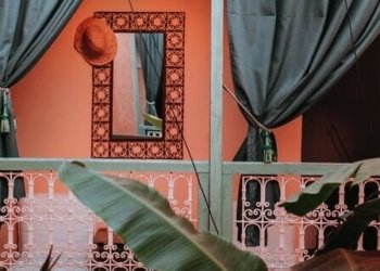 Moroccan Mirror - A Uniquely Designed Piece of Home Decor moroccopreneur moroccans morocco moroccopreneur.com